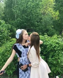 Целую одноклассницу