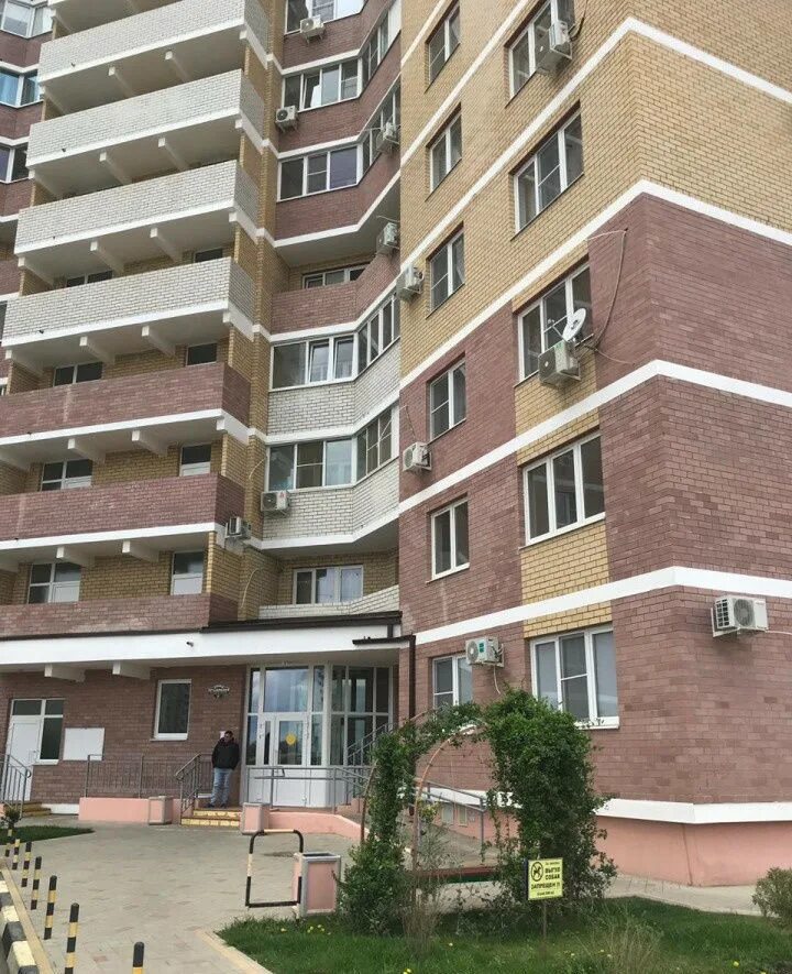 Артезианская вода в магазине. Артезианская вода автоматы. Артезианская 8. Артезианская вода спб. Артезианская вода воронеж автоматы.