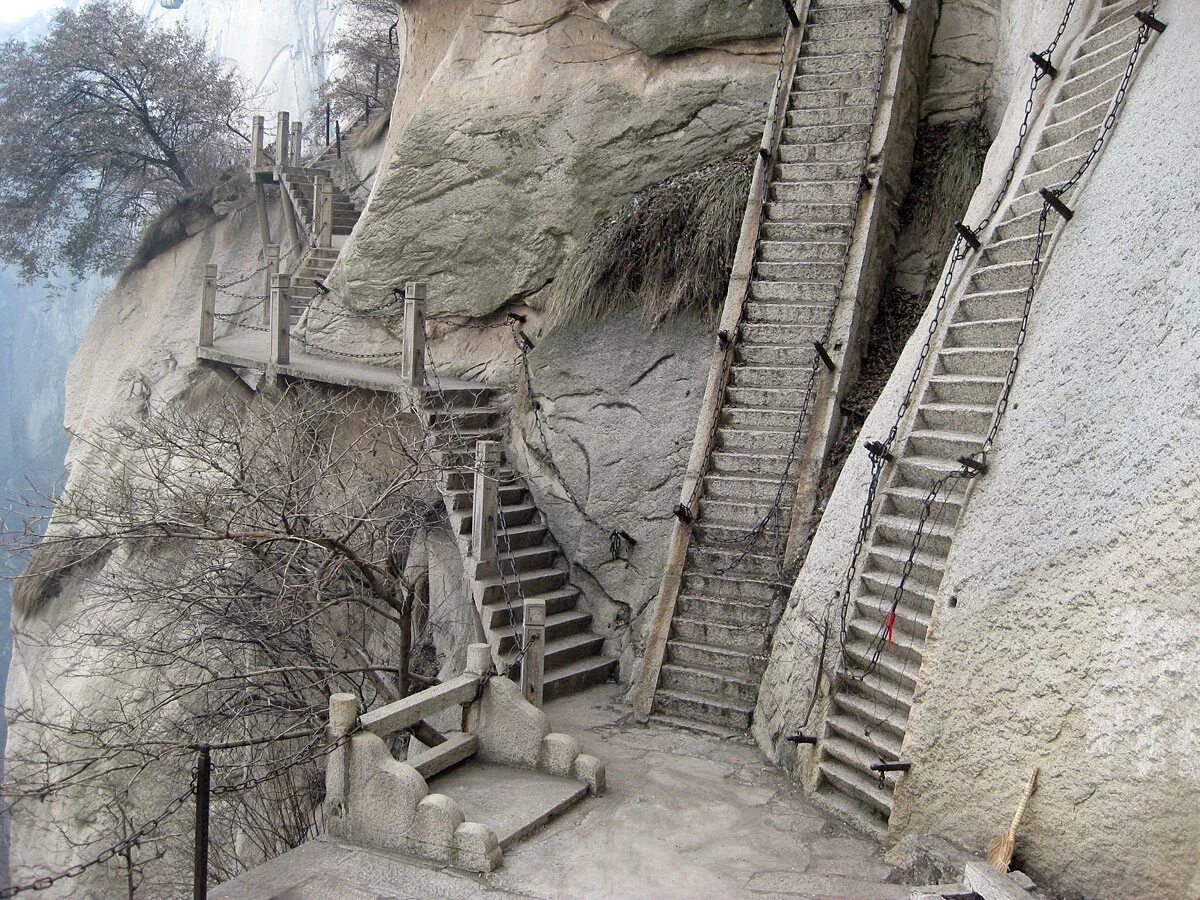 Лестница горы Хуаншань. Небесная лестница на гору Хуашань,. Лестница в Хуа Шан Китай. Небесная лестница на гору Хуашань, Китай. Забытые скалы