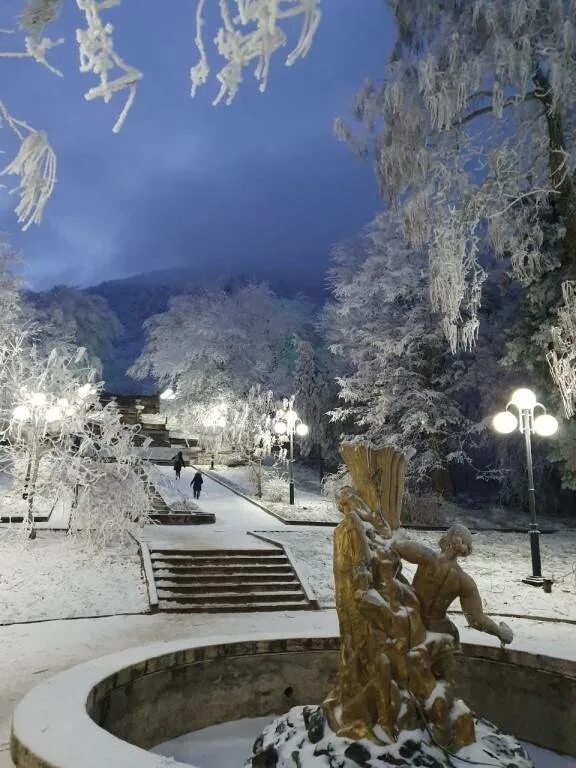 Погода в железноводске на завтра. Гора железная Железноводск зимой. Железноводск зимой КМВ. Железноводск терренкуры зимой. Железноводск парк зимой.