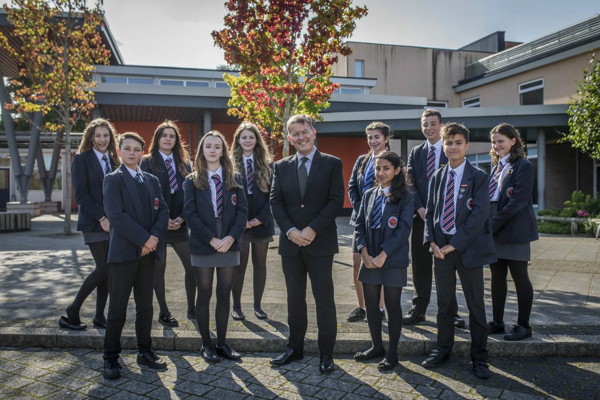 10 students. Bede high school. картина students from the pestalozzian academy. the pupils of the fifth and sixth form. real british pupils photo.