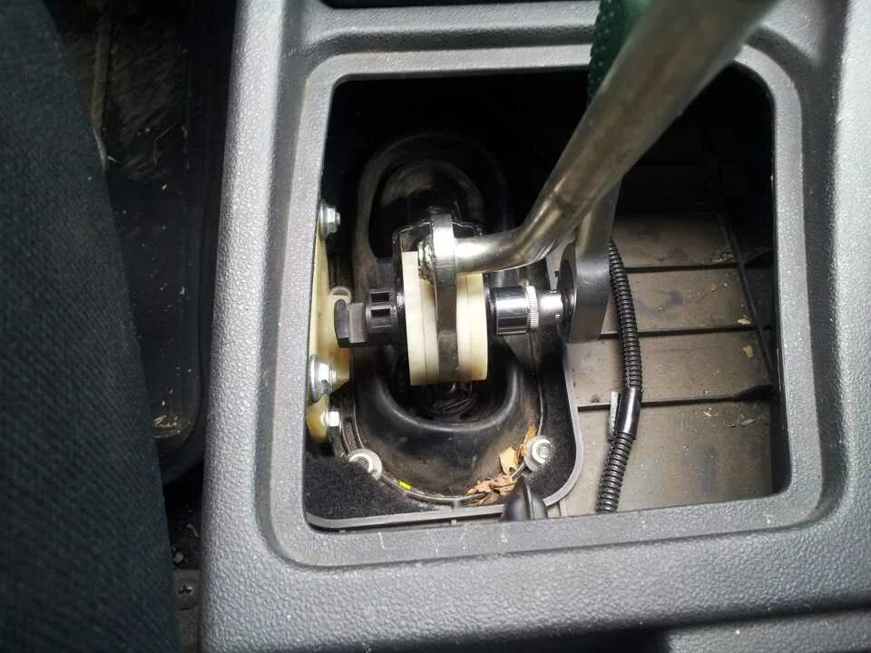 Ремкомплект кулисы кпп приора. Приора ремкомплект кулисы кпп 2011г. Как поменять кулисы приора. Болтается рычаг кпп ваз 2110. Кулиса кпп лада приора 2170.