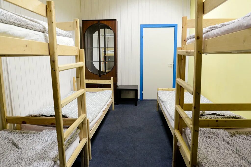 Хостел-отель артист на москворецкой. 16 хостел. Новосибирск станционная 97 хостел. Покачи хостел сибирь. Хостел 16 казань.