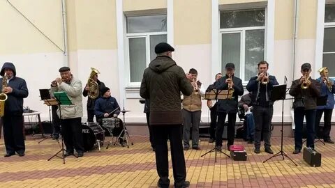 Оркестр поздравил