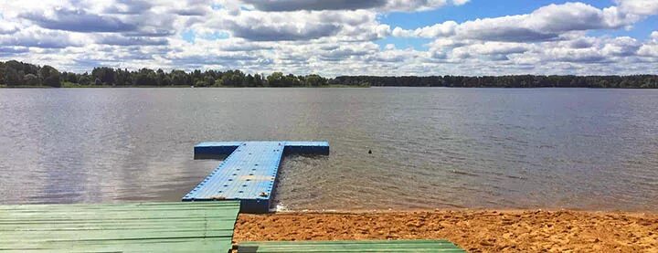 Пляж трусово на истринском водохранилище. Пляж песчаный берег истра. Лопотово парк пляж. Пляж плотина истринское водохранилище. Истра водохранилище пляж.