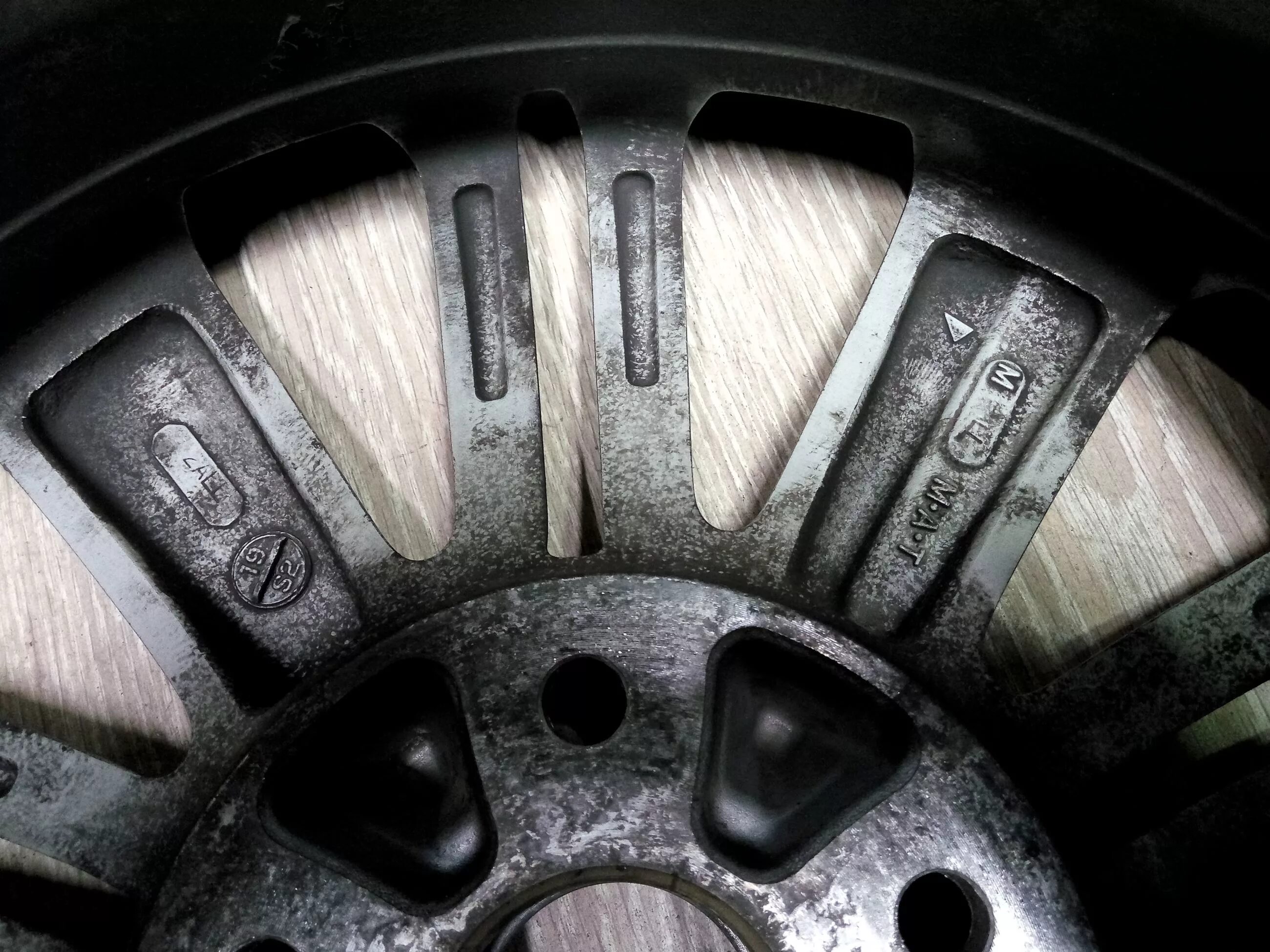 5e0601025. Маркировка оригинальных дисков. Оригинальные диски cadillac r18. Маркировка оригинальных дисков. Колесный диск b66474422.