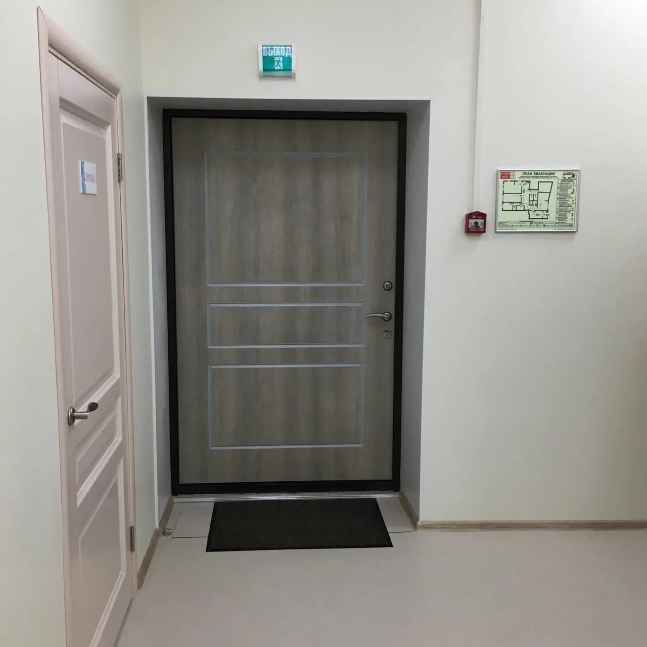 дверь без выхода. дверь вектор. дверь на белом фоне. дверь без выхода. иконка входная дверь.