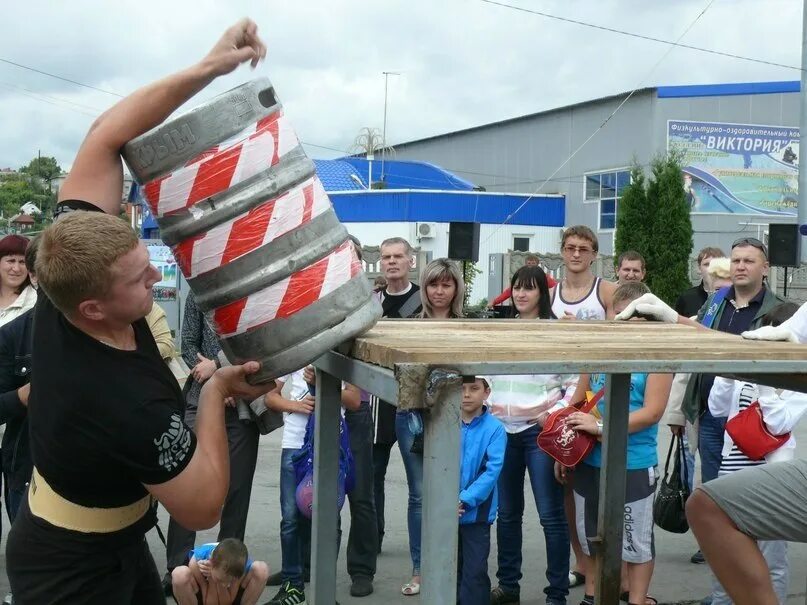 Елецкий человек. Самый сильный человек в москве. самый сильный человек белгорода. самый сильный человек в перми.