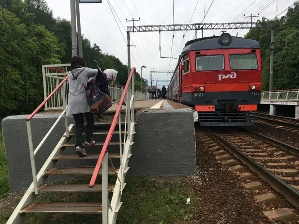Электропоезда ссср. Электричка. Поезд эп2к. 2эс6 синара. Почему меняют поезда.