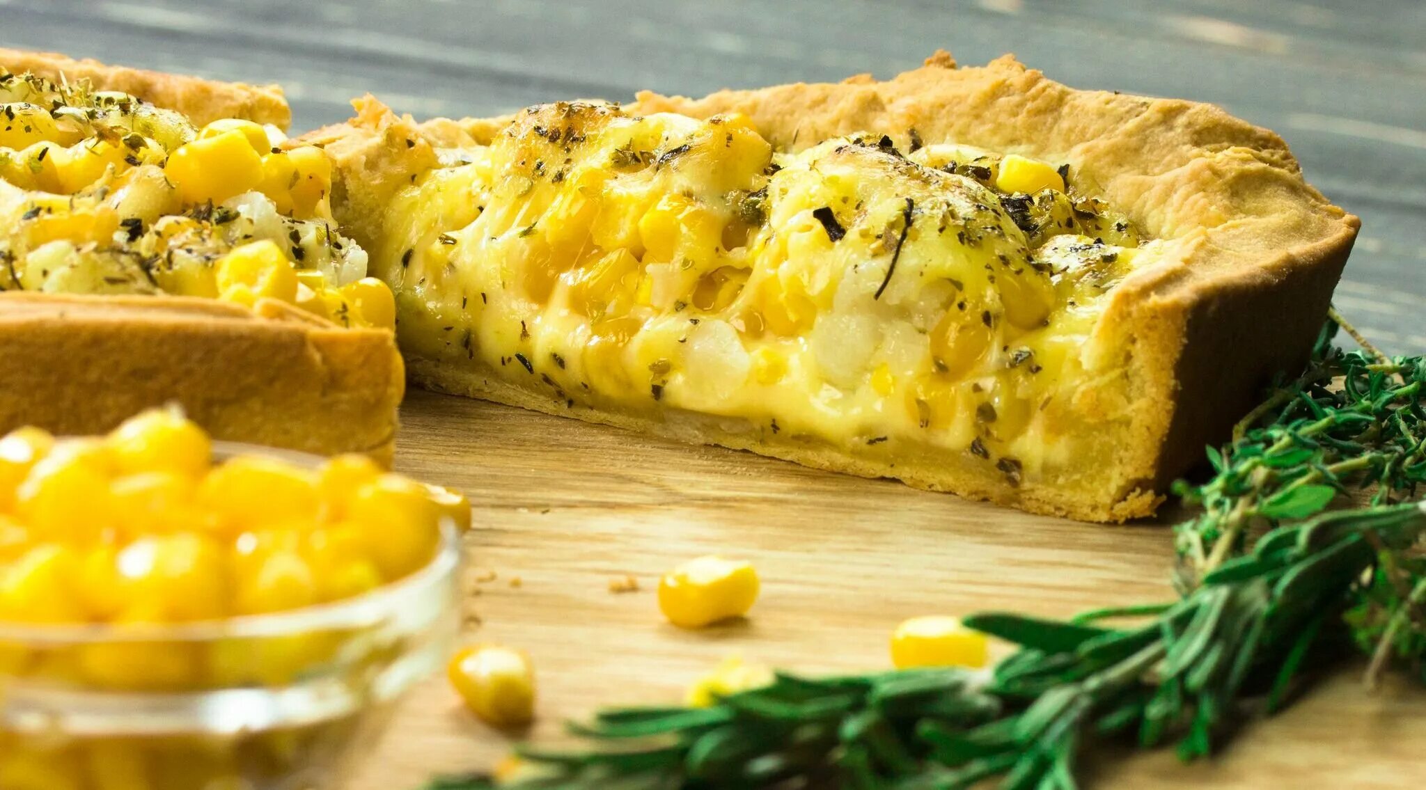 Какой сыр для пирога. Сырные пироги. пирог с кукурузой. пирог с сыром. сырные пирожки.