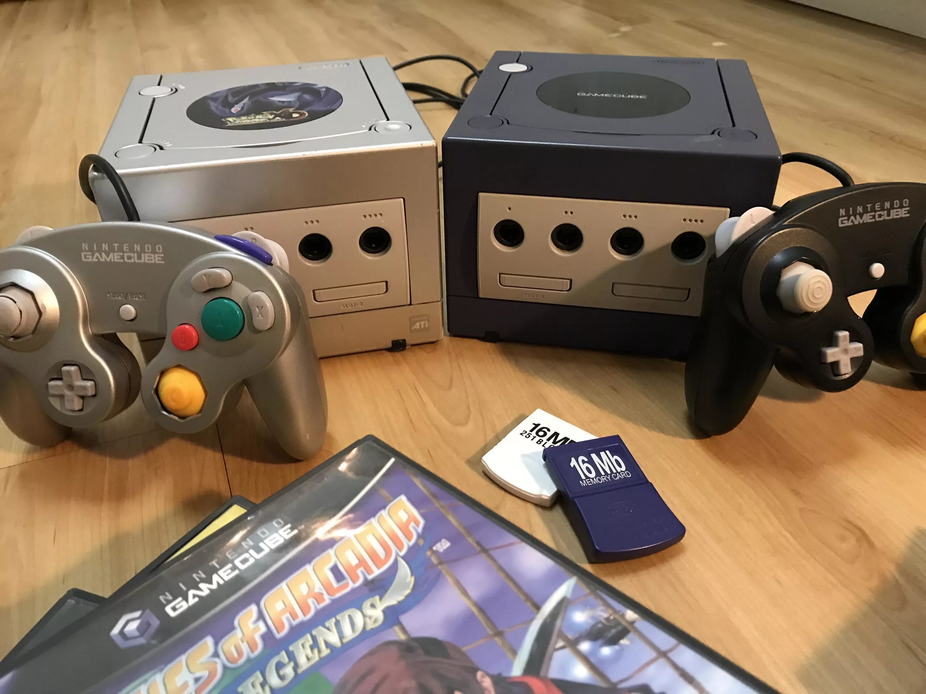 Gamecube купить. Контроллер Nintendo GAMECUBE. GAMECUBE Indigo. GAMECUBE консоль. Nintendo GAMECUBE картридж.