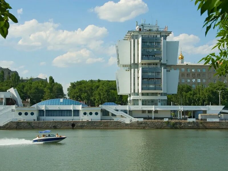 Береговая речной вокзал. Ростов здание тихий Дон набережная. Речной вокзал Ростов. Речной вокзал и гостиница якорь Ростов на Дону. Речной вокзал Ростова на Дону.