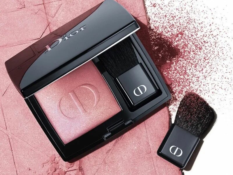 Румяна диор rouge blush свотчи. Румяна диор 556. Румяна диор блаш. Румяна диор руж блаш 361. Румяна dior отзывы.