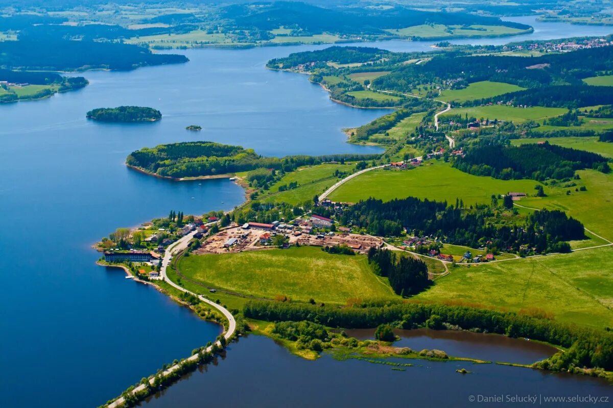 Водохранилище Липно Чехия. Махово Липно Чехия. Чешское озеро Липно. Липно парк Чехия.