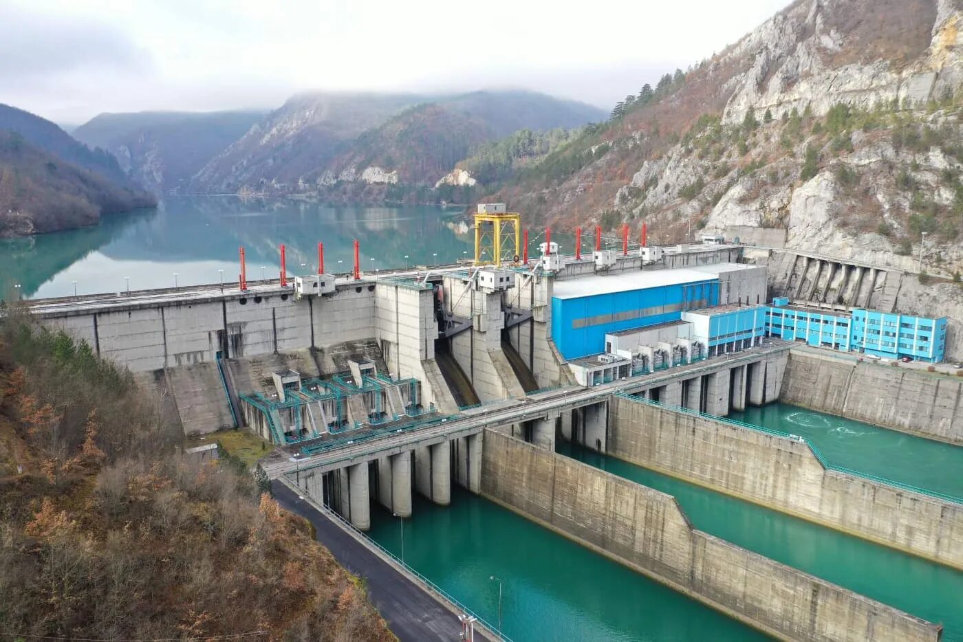 Гэс в удмуртии. Гидравлические электростанции схема. Бурейский каскад гэс. Заволжская гидроэлектростанция плотина. Гидроэлектростанция саяно шушенская.