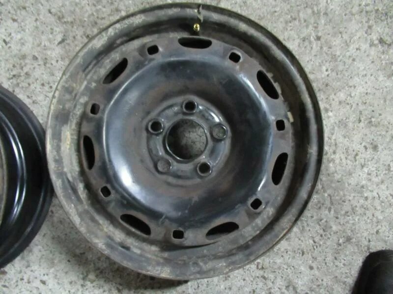 Штампованные диски r15 на фольксваген поло. Штампованные диски на поло седан r15. Штампованные диски r15 на фольксваген поло. Штампованные диски поло. Диск штамп поло седан r15.