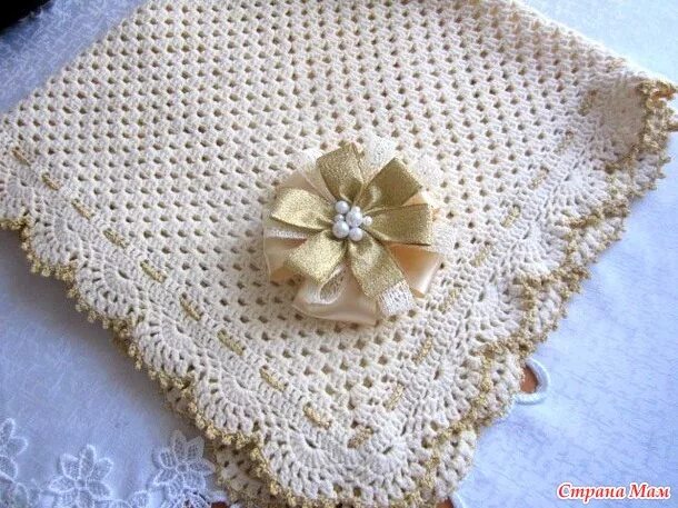 Плед вязаный для новорожденных. Детские пледы крючком для новорожденных. Обвязать плед крючком. Плед крючком для новорожденных. Обвязка пледа спицами.