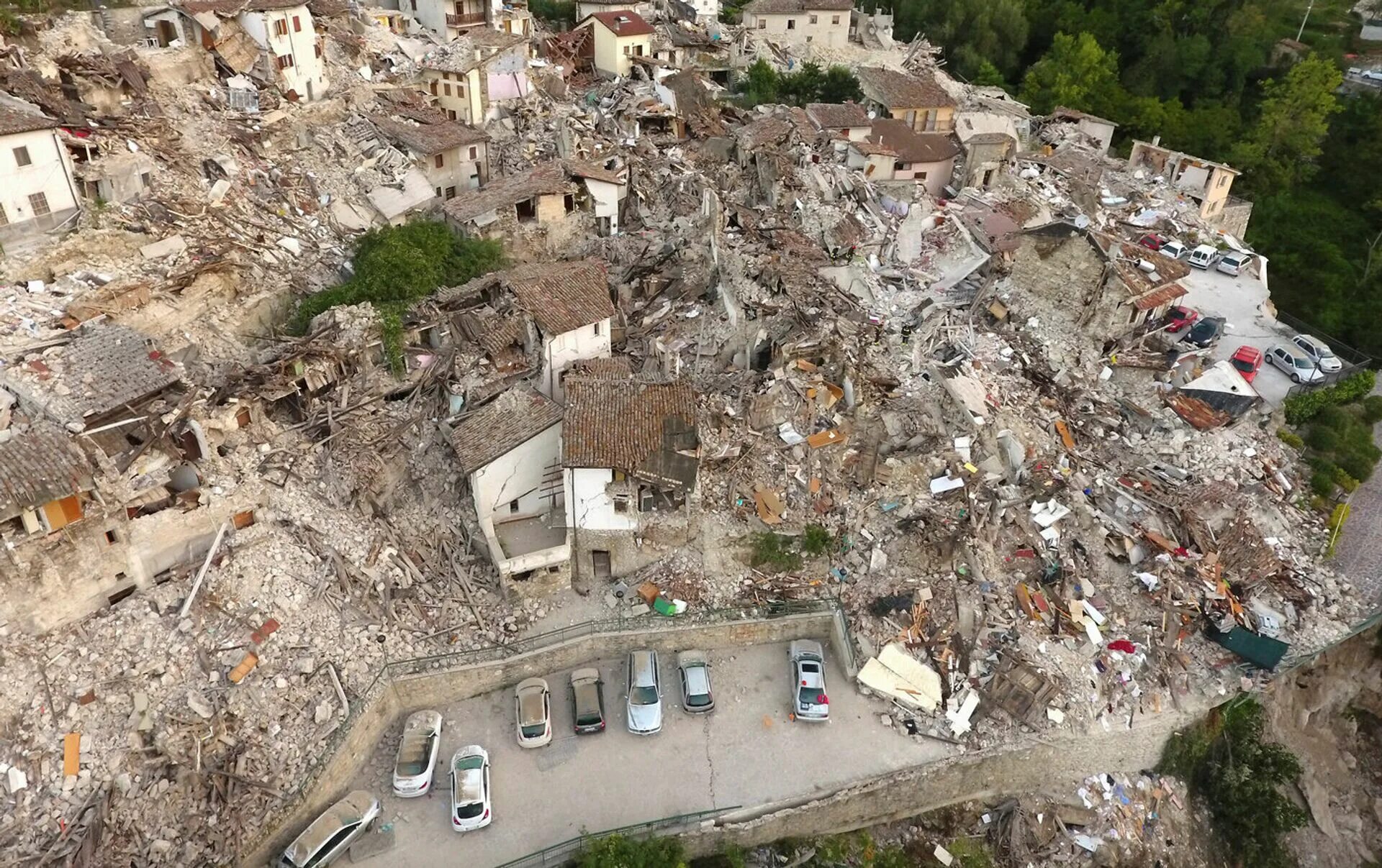 Фотографии землетрясений. Землетрясение в Италии 2016. Пескара дель Тронто. Разрушение от землетрясения. Землетрясение в городе.