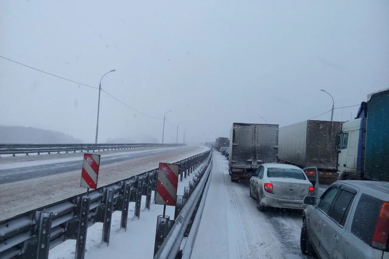 Будет ли закрыты дороги. Трасса м5 Самара Тольятти. Трасса м5 Рязань. Пробки на трассе м5 Тольятти Сызрань. Пробка в Сызрани на м5.