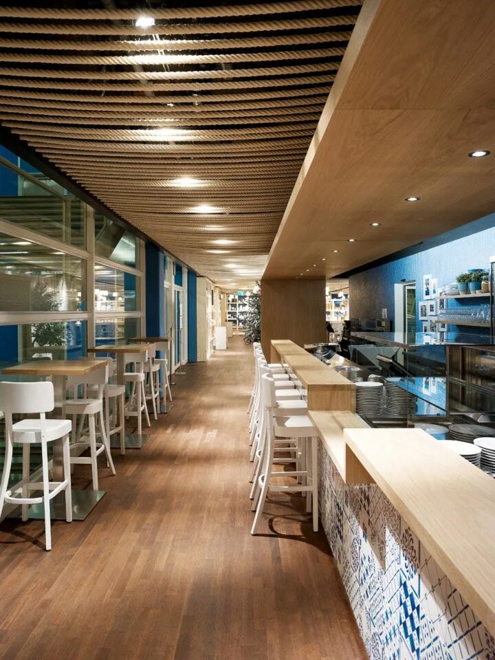 Потолок в ресторане. Потолок в кофейне. Дизайнерские потолки в кафе ресторанах. Потолок в баре.