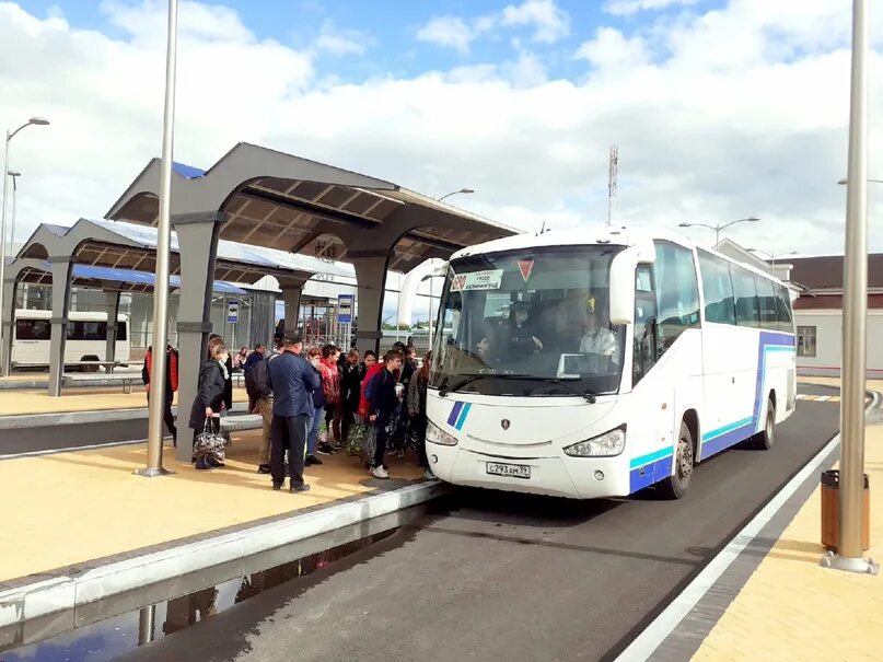 Автобусы 680 калининград. Новый автовокзал Гусев. Автобусная станция. Автобусы Калининград. Фото автобусов на автовокзале.