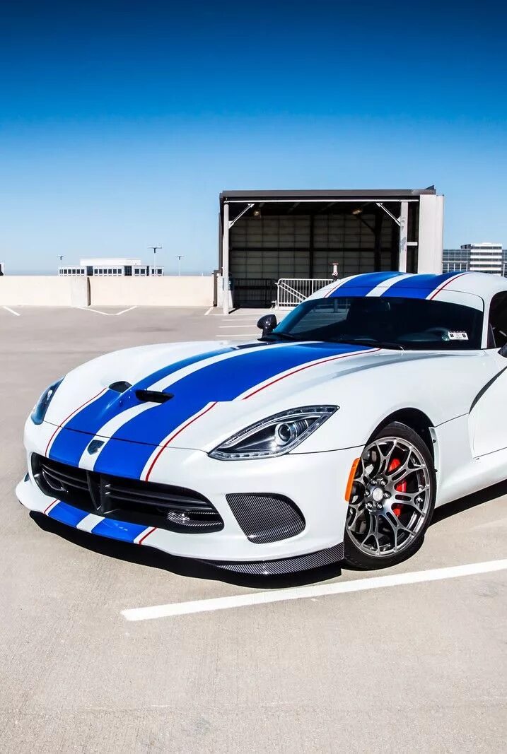 Dodge viper 2020. Вайбер машин. Dodge viper 2021. Вайбер машин. Додж вайпер гтс.