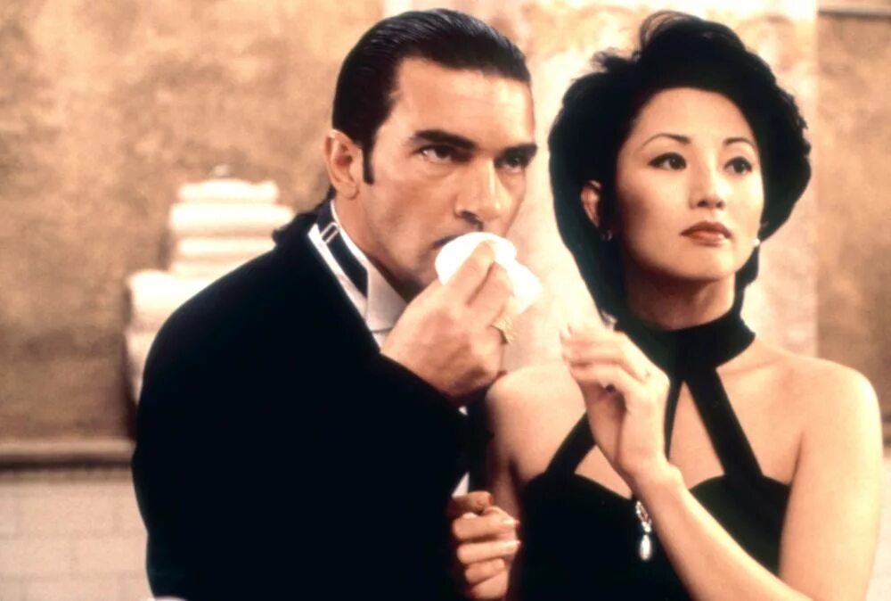 четыре комнаты 1995 антонио. антонио бандерас четыре комнаты. четыре комнаты фильм 1995. четыре комнаты из трех. четыре комнаты 1995 антонио.