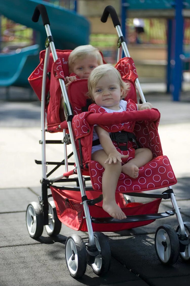 Skoda vrs mega man-pram. коляска «малыш». маленькие малыши в коляске. коляска для двоих разновозрастных детей. коляски для грудничков.