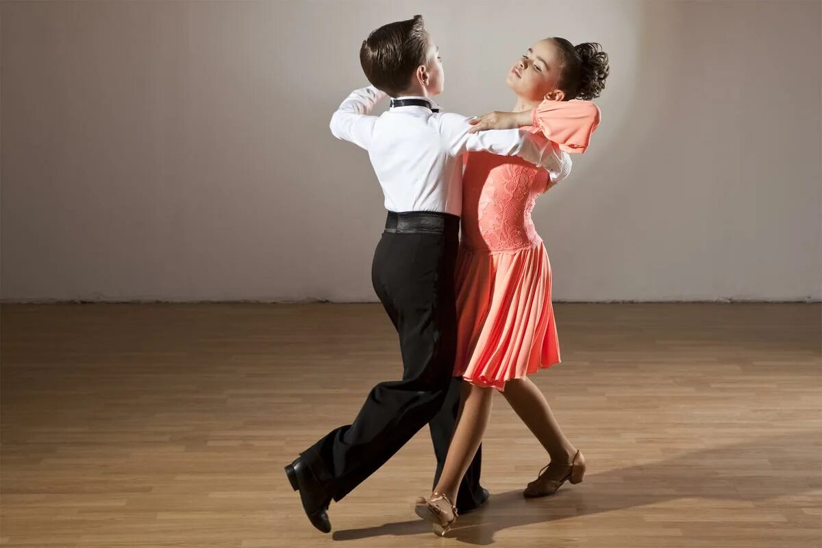 сиушкина елизавета бальные танцы. сергей рожков бальные танцы. танцы в парах дети. детские бальные танцы. дети поют.