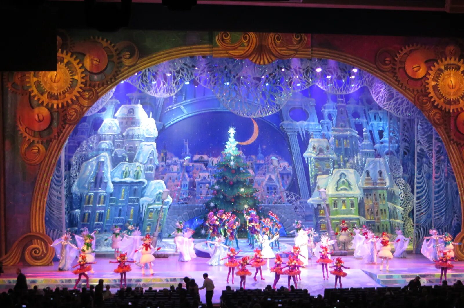 Сколько идет кремлевская елка. Сколько идет кремлевская елка. Сколько идет кремлевская елка. Сколько идет кремлевская елка. Спектакль кремлевская елка 2022.