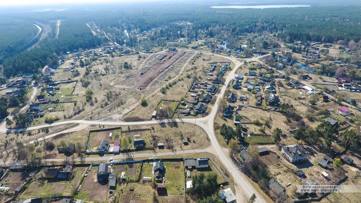 Новгородская область в реальном времени. Поселок Песь Хвойнинского района Новгородской области. Село Песь Новгородской области. Посёлок горный Хвойнинского района. Посёлок Хвойная Новгородская область сверху.