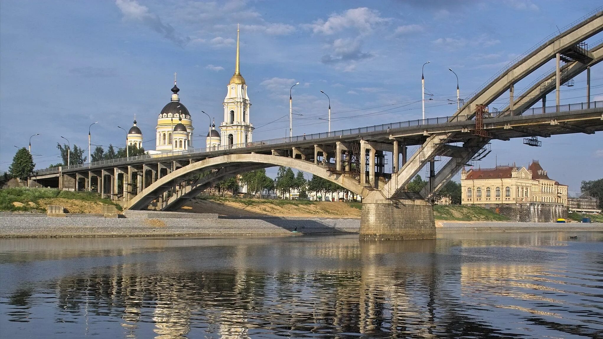 Рыбинский мост через Волгу. Рыбинск Рыбинский мост. Достопримечательности Рыбинска мост. Волжский мост Рыбинск. Левый берег рыбинск