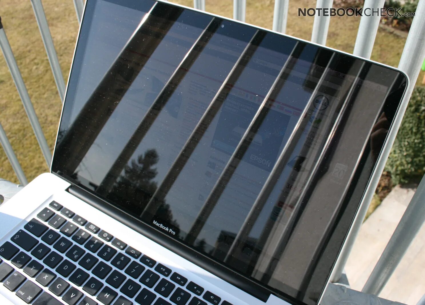 Тип монитора ноутбука. Apple macbook pro 15 early 2011. глянцевый дисплей ноутбука. матовый экран ноутбука. ноутбук с глянцевым экраном.