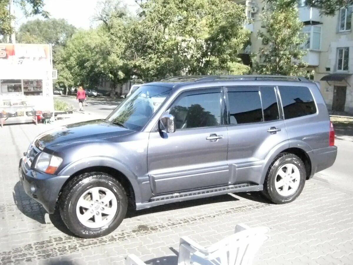 Купить мицубиси паджеро бензин. Паджеро 2004. Mitsubishi Pajero 2004 год. Митсубиси Паджеро 2004г. Мицубиси Паджеро 2004 года.