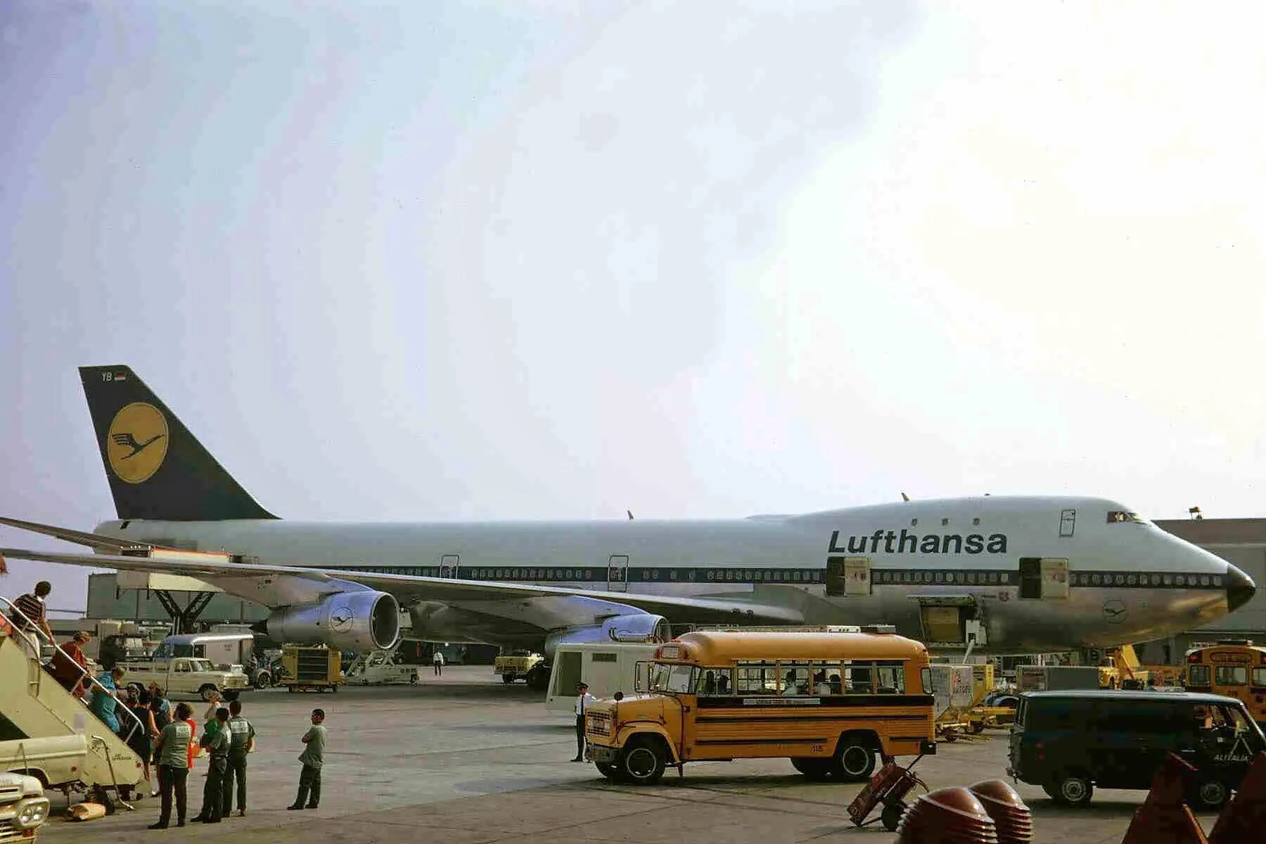 Боинг 747 катастрофа в Найроби. Катастрофа Boeing 747 в Найроби. Авиакатастрофа Боинг 747 Lufthansa. Первые авиакатастрофы