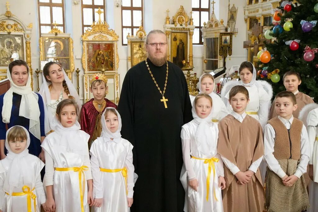 Никольский храм Новозагарье. Храм в Ново Загарье Павловский Посад крещение. Ново-Загарье Павлово-Посадский район храм. История Никольский храм Ново Загарье. Семья в никольском