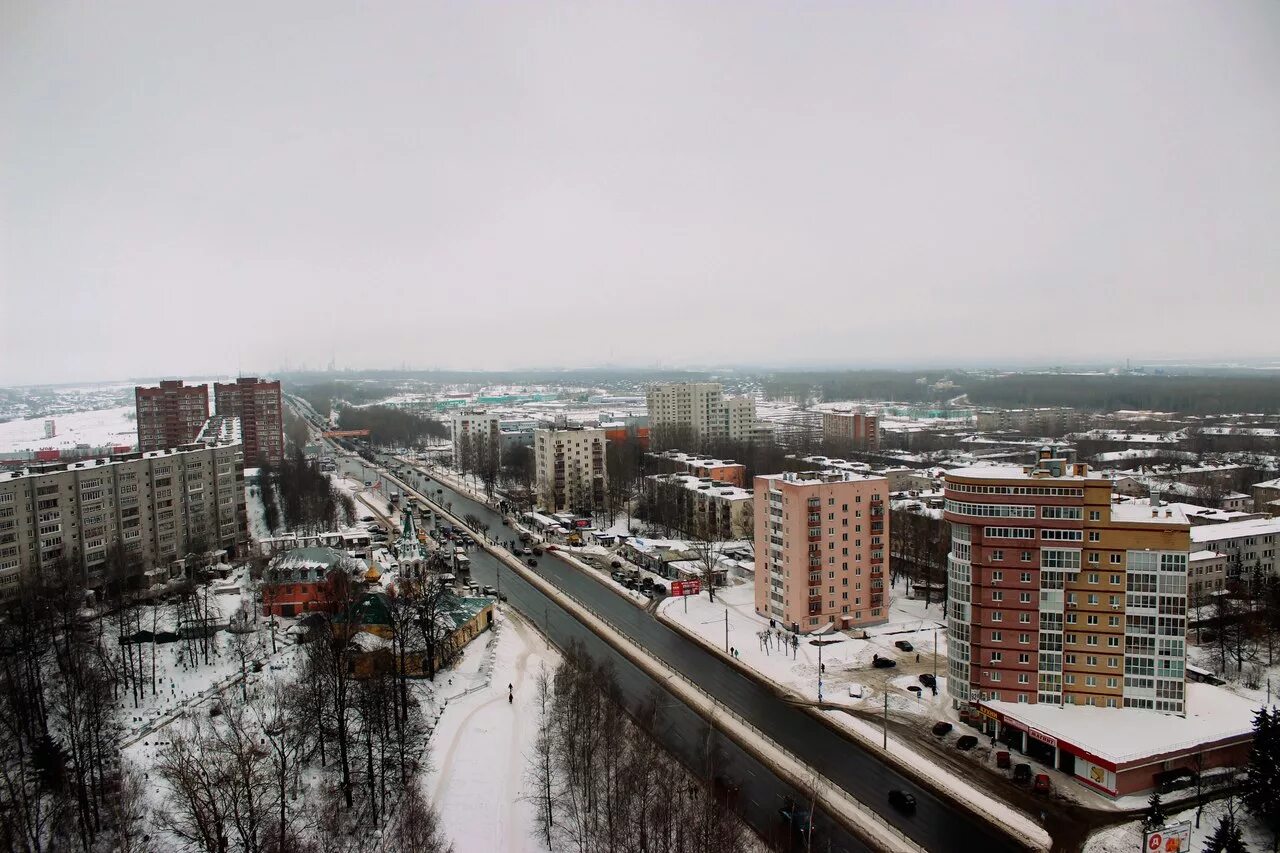 Купить крышу ярославль. Ярославль Брагино вид сверху. Вид с окна город Ярославль район Брагино. Вид с крыши дома Ярославль. Ярославль многоэтажки.