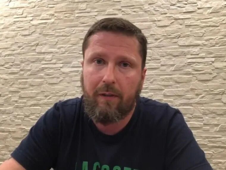 Навальный со стаканом. Митинг навальный астрахань. Блогер политик. Украинские политические блоггеры. Блогер политик.