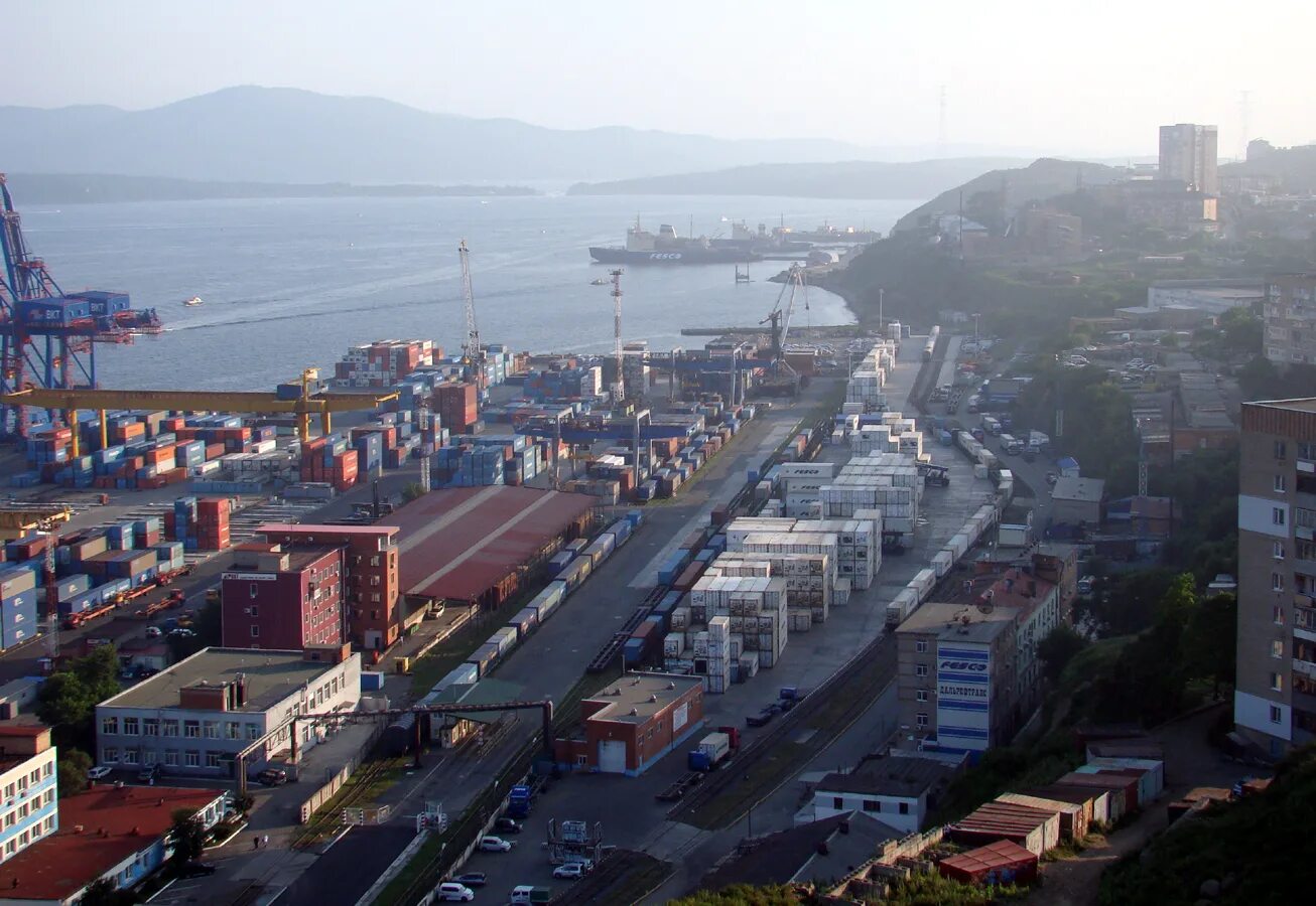 Vladivostok port. Торговый порт Владивосток. Морской порт Владивосток. ВМТП Владивосток. Свободный порт Владивосток.