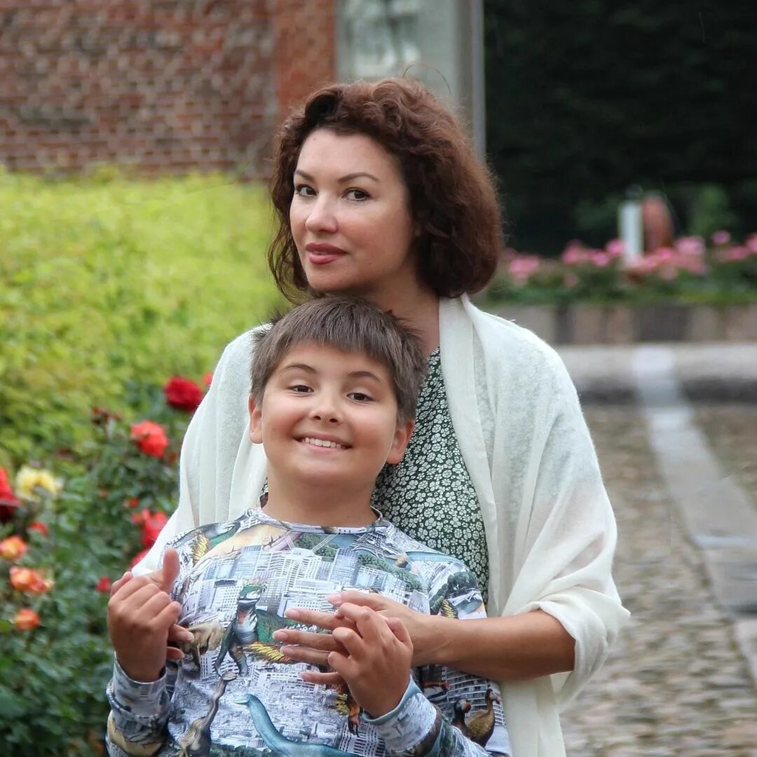 Муж анны нетребко юсиф эйвазов. Сын анны нетребко юсиф эйвазов. Сын нетребко сейчас фото. Тьяго нетребко. Анна нетребко и юсиф эйвазов.