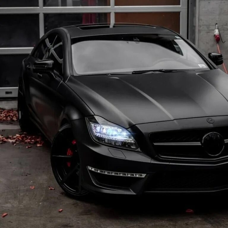 Венгалюи. Mercedes CLS 63 AMG Black. Мерседес CLS 63 черный матовый. Чёрный Мерседес АМГ CLS 63. Мерседес CLS 63 AMG матовый.