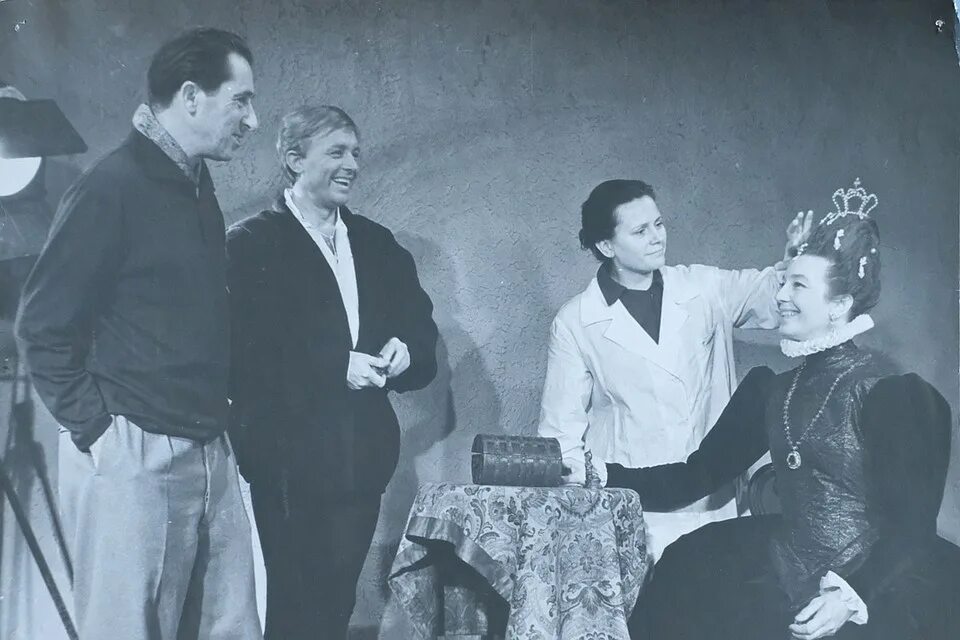 Смоктуновский и вертинская. Вертинская гамлет. Вертинская смоктуновский. Гамлет козинцев 1964. Вертинская смоктуновский.