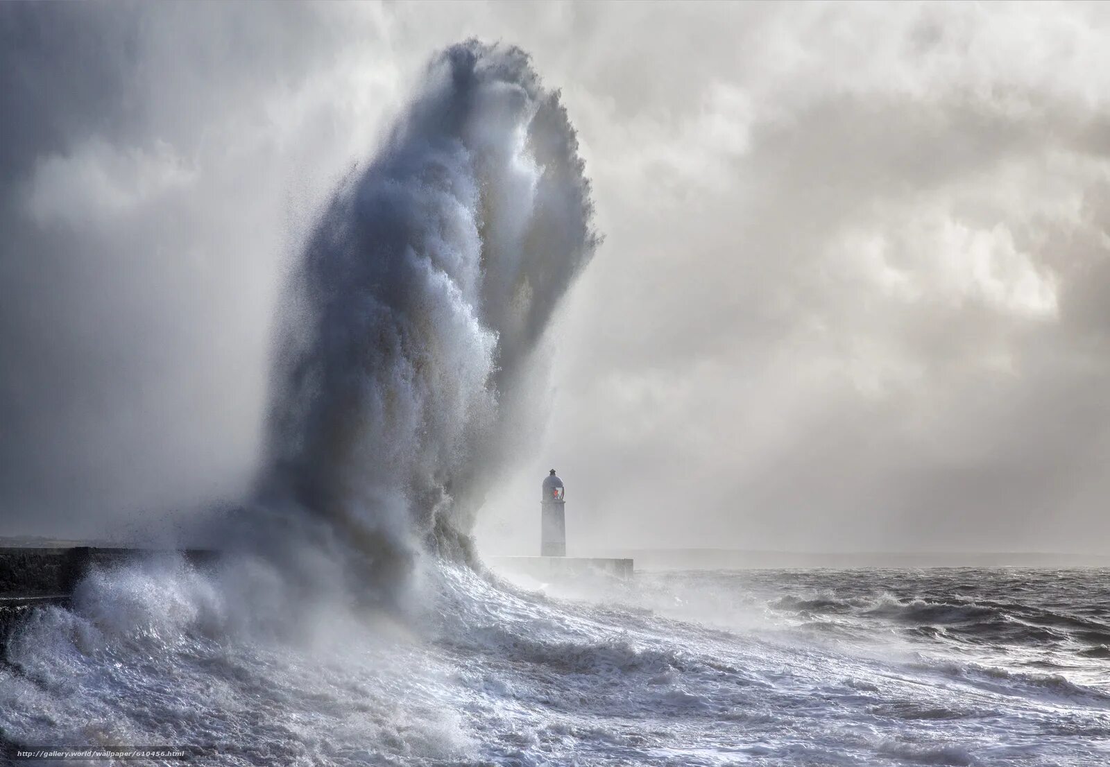 Про море шторм. Энди Симмонс пейзаж море шторм. Море океан волны шторм ЦУНАМИ. Балтийское море шторм Радуга. Атлантика шторм.