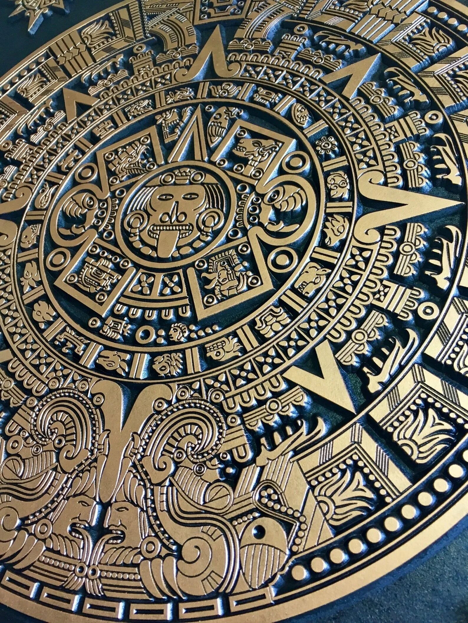 Календарь майя картинки. Камень солнца ацтеков. Древний Ацтекский календарь. Ацтекский календарь Майя. Ацтекский календарный «камень солнца».