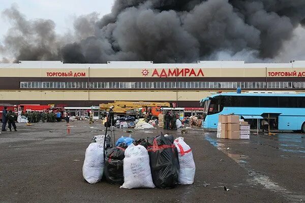 Тц адмирал казань. Пожар в торговом центре адмирал в казани 2015 год. Пожар в тц адмирал. Пожар в тц адмирал. Пожар в торговом центре «адмирал».