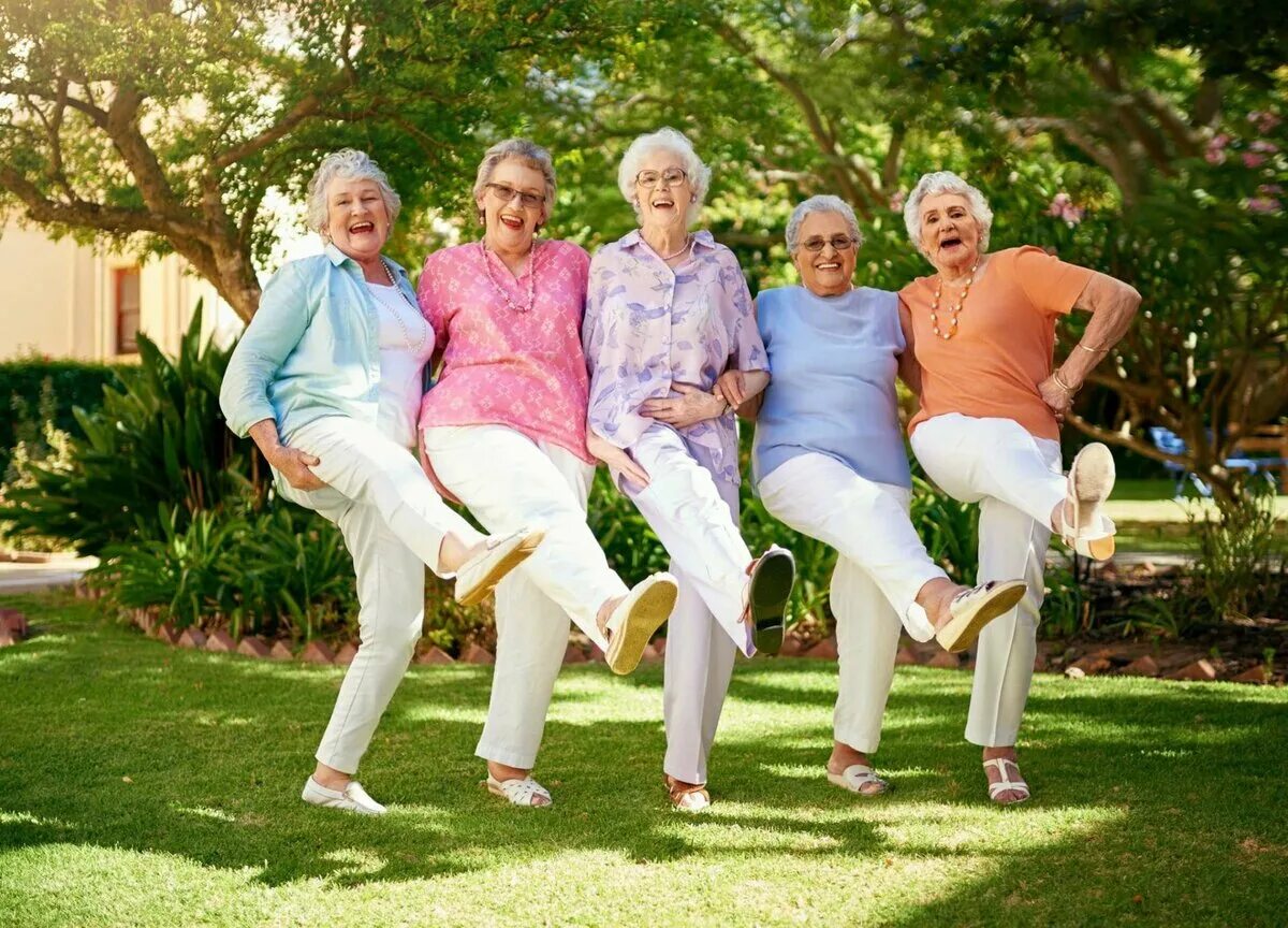 Старики молодые душой. Красивые пожилые люди. Счастливые пожилые люди. Веселые пожилые люди. Активные пенсионеры.