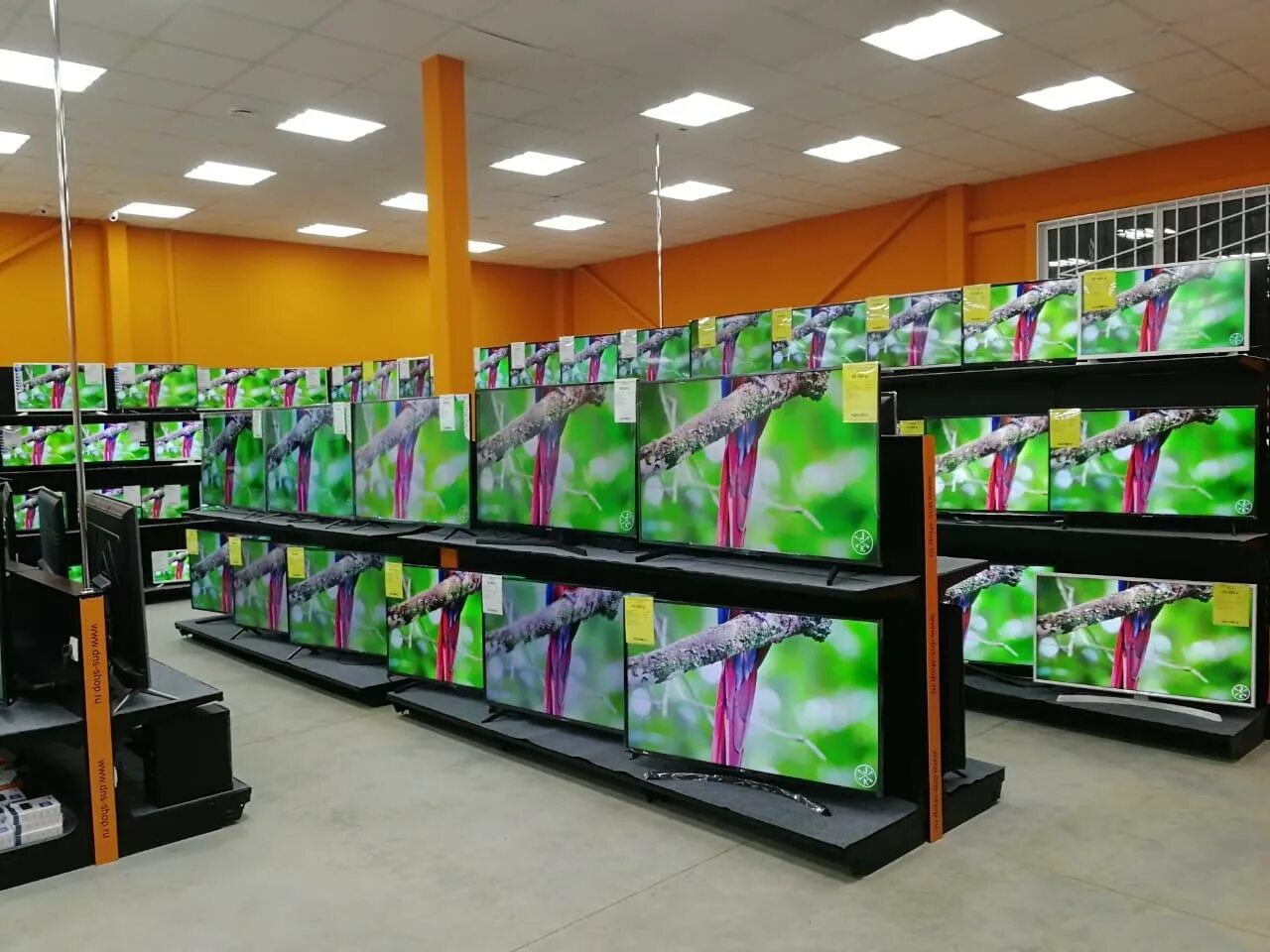 Самый дешевый магазин электроники. Самый дешевый интернет магазин электроники. Магазин днс саранск химмаш. Днс мамадыш. Dns буинск.