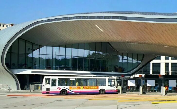 Станция Poole в Великобритании автовокзал. Болтон Bus Station. Современный автовокзал. Современный автовокзал проект. Автобус вокзал стадион