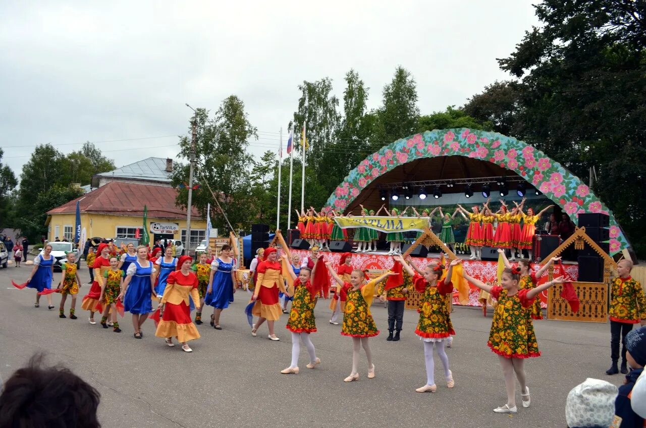Сезонная ярмарка. Выставка. Праздники в городе в тотьме. Ярмарка 12. Ярмарка в митино.