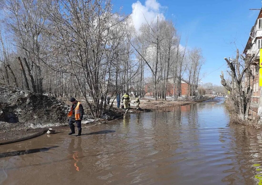 Пенза бессоновка подтопление. Наводнение на реке. Подмосковье подтопило фото. Наводнение. Паводок нижегородская область низководный мост навашино.